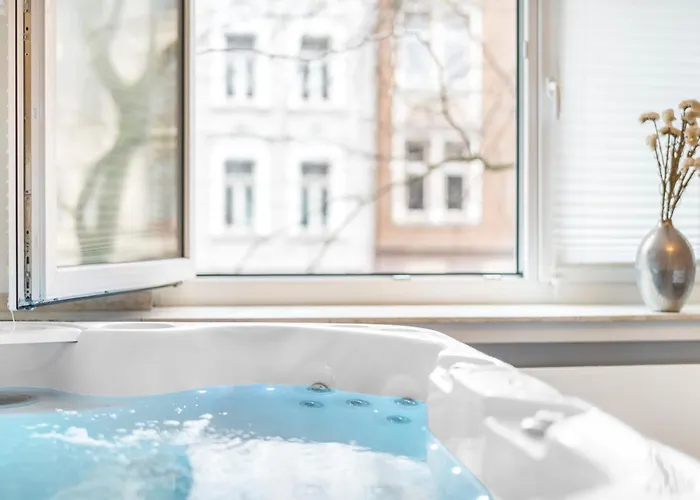 Urban Retreat - Whirpool - Lage * Cologne